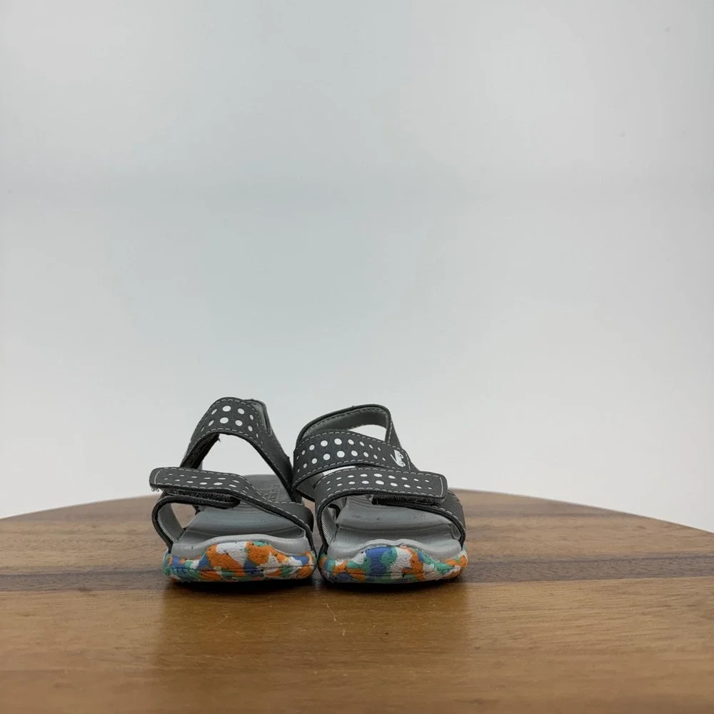 New NWOB Little Kids See Kai Run Billie Flexirun Strapped Gray Sandals‎ Size 5 C